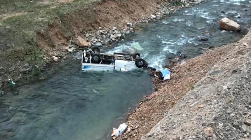 Giresun’da kamyonet dereye yuvarlandı: 1 ölü