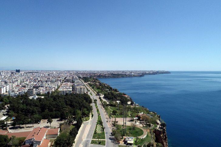 İlçe halkı balkonlardan hep birlikte şarkı söyledi G1