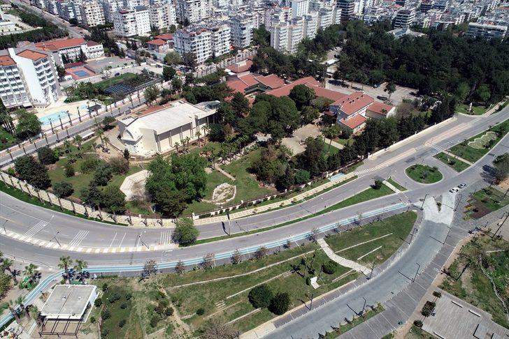 İlçe halkı balkonlardan hep birlikte şarkı söyledi G4