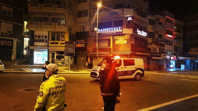 Marmarisli vatandaş Bakan Soylu için bayrakla sokağa çıktı