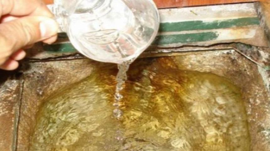 Suudi Arabistan'da Kovid-19 hastalarına zemzem suyu dağıtılıyor