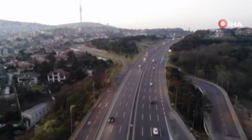 Sokağa &ccedil;ıkma yasağının bitmesinin ardından İstanbul'da bu sabah!