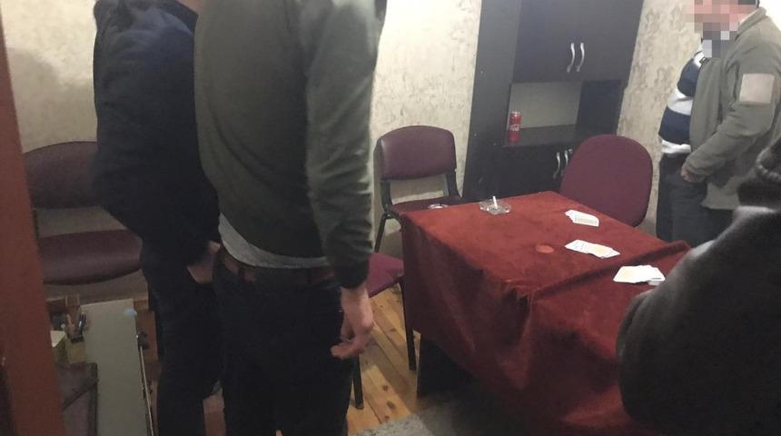 Kars&rsquo;ta 5 kişi kumar oynarken yakalandı