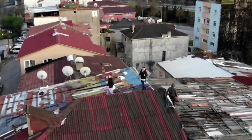 Polis drone ile b&ouml;yle uyardı: &Ccedil;atıda ne işiniz var?