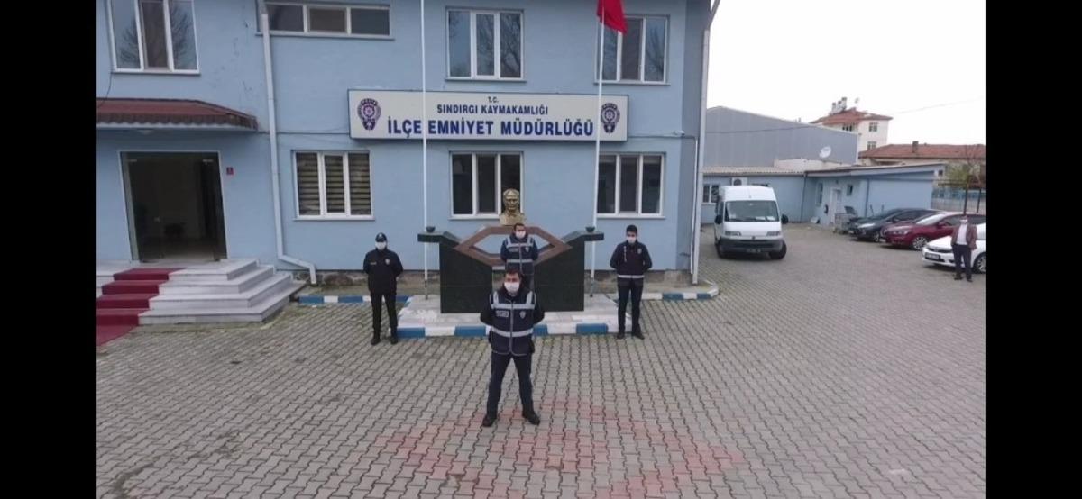 Sındırgı polisinden &lsquo;Evde Kal&rsquo; klibi