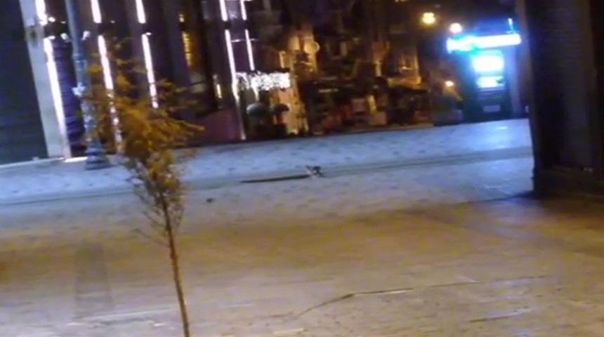 Taksim'de yasak sonrası g&uuml;l&uuml;mseten anlar! Tom Jerry &ccedil;izgi film ger&ccedil;ek oldu