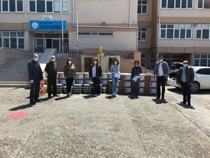 İstiklal Ortaokulundan 60 aileye gıda yardımı G1