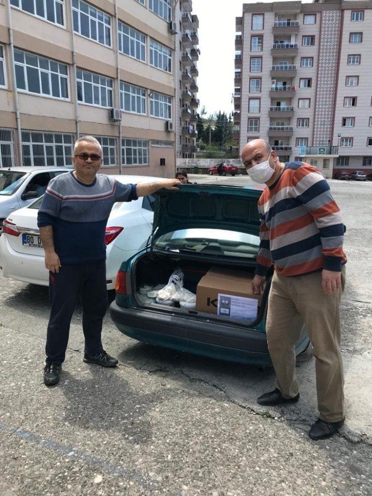 İstiklal Ortaokulundan 60 aileye gıda yardımı G3