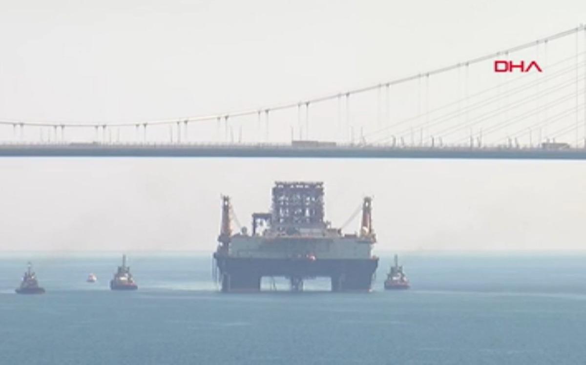 Dev petrol arama platformu İstanbul Boğazı'ndan 6,5 saatte ge&ccedil;ti 
