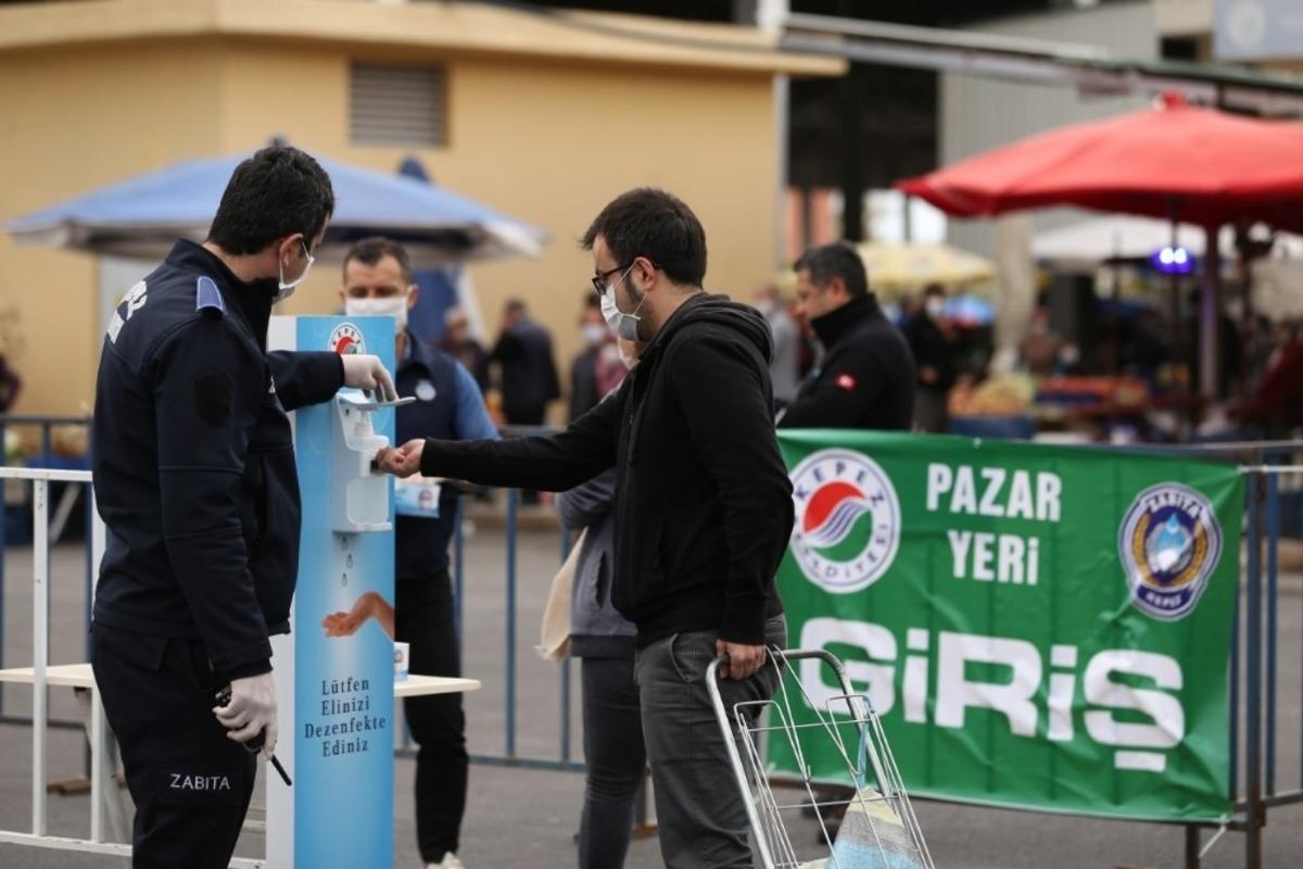 Başkan T&uuml;t&uuml;nc&uuml; semt pazarlarını denetledi
