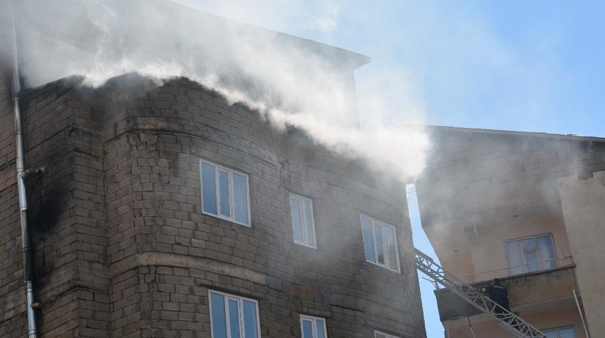 Hakkari&rsquo;de korkutan yangın