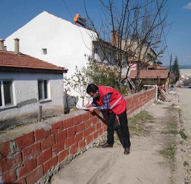 Hisarcık’ta Kızılay ihtiyaç sahiplerine gıda kolisi dağıttı