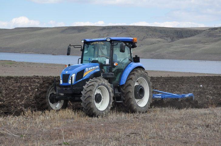 Kars’ta tarlalar sürülmeye başladı G4