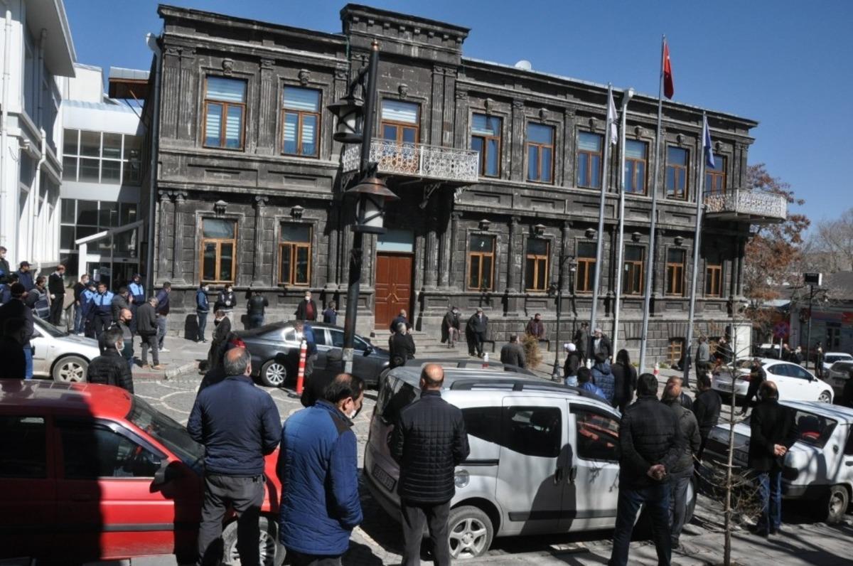 Kars&rsquo;ta dolmuş hatları ihalesi iptal oldu