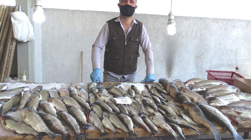 Hisarcık’ta Korona virüs balık satışlarını etkilemedi