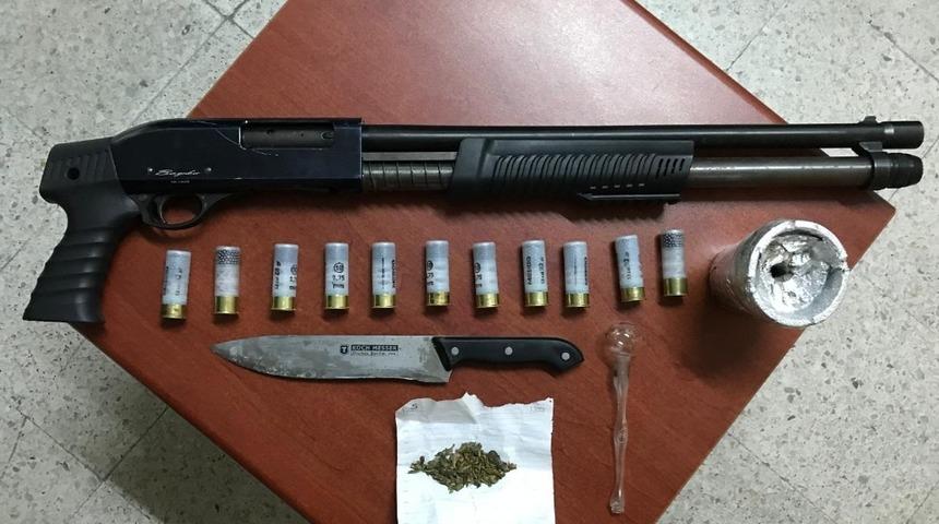 Gediz’de polisten kaçan araçta uyuşturucu bulundu