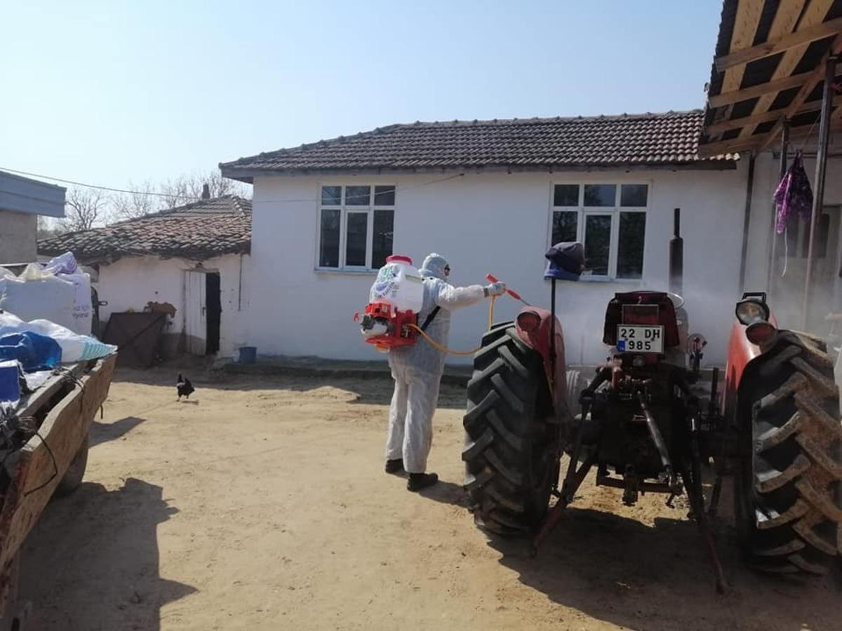 Meri&ccedil; il&ccedil;esinde de dezenfekte &ccedil;alışmaları aralıksız s&uuml;r&uuml;yor