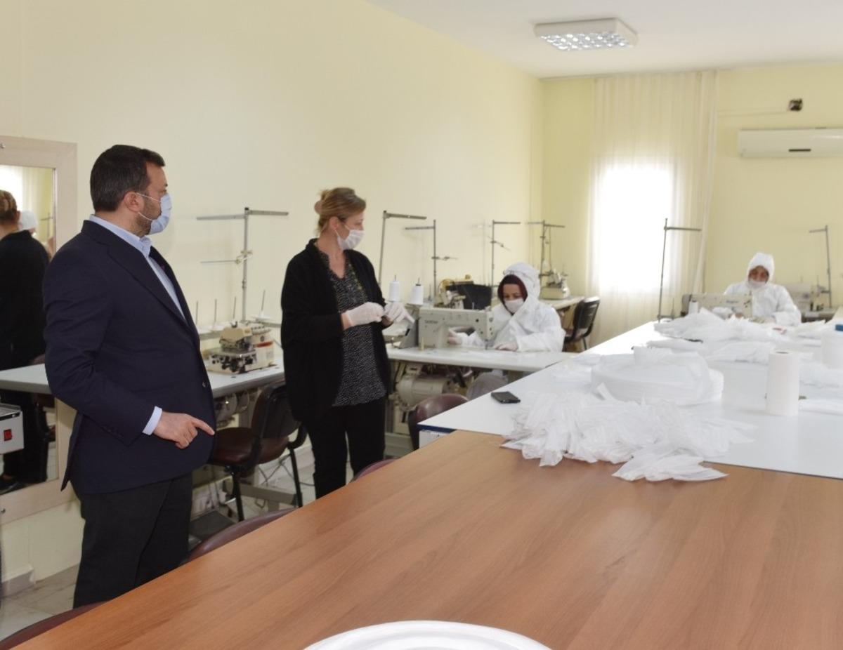 Y&uuml;reğir Belediyesi maske &uuml;retimine başladı