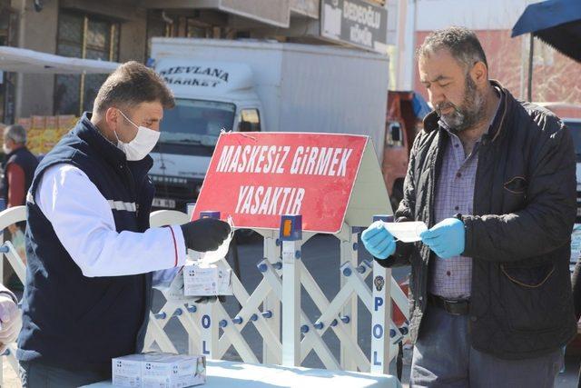 Nevşehir Belediyesi vatandaşlara 20 bin maske dağıttı