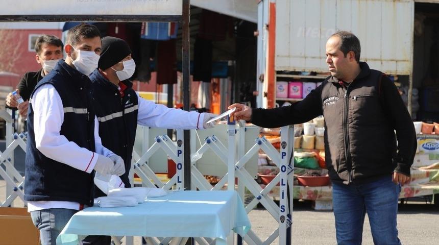 Nevşehir Belediyesi vatandaşlara 20 bin maske dağıttı