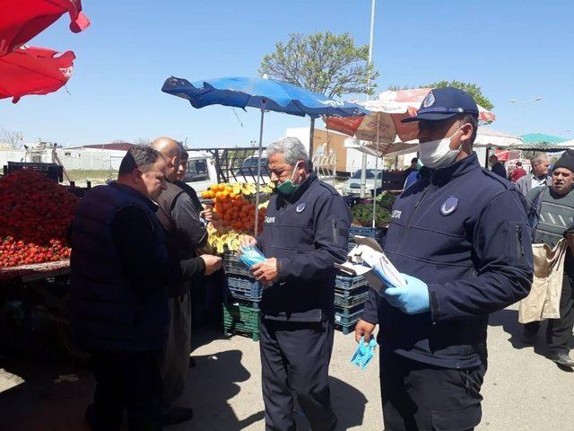 Kilis’te maske ve eldiven dağıtıldı