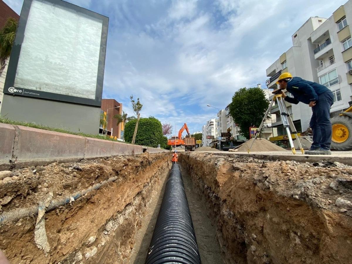 Fener mahallesinde yağmur suyu &ccedil;alışması
