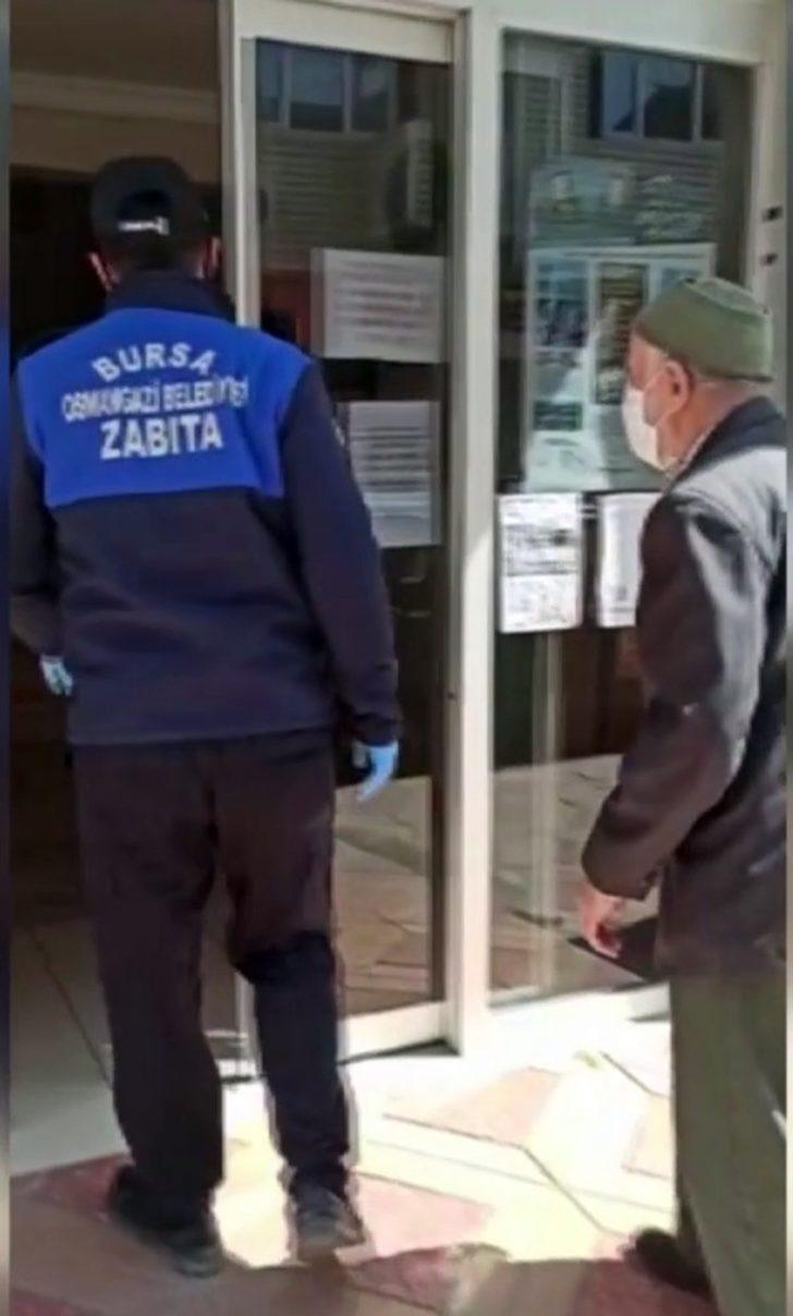 Poşeti maske yapıp, ilaçları için dışarı çıktı G5