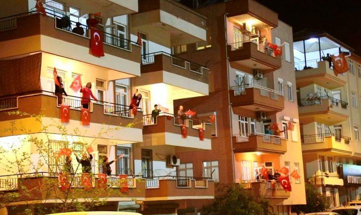 Antalya’da "Memleketim" şarkısıyla balkonlardan coşku seli yükseldi G4