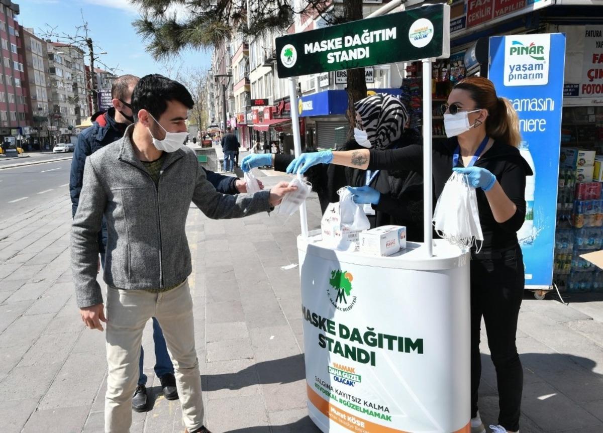 Mamak&rsquo;ta yeni hafta maske dağıtımı ile başladı