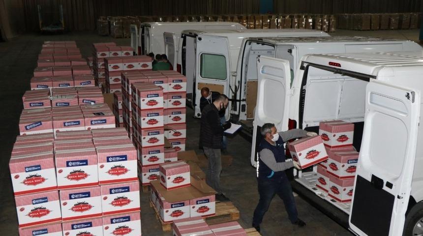 Gıda paketleri ihtiya&ccedil; sahiplerine ulaştırılıyor