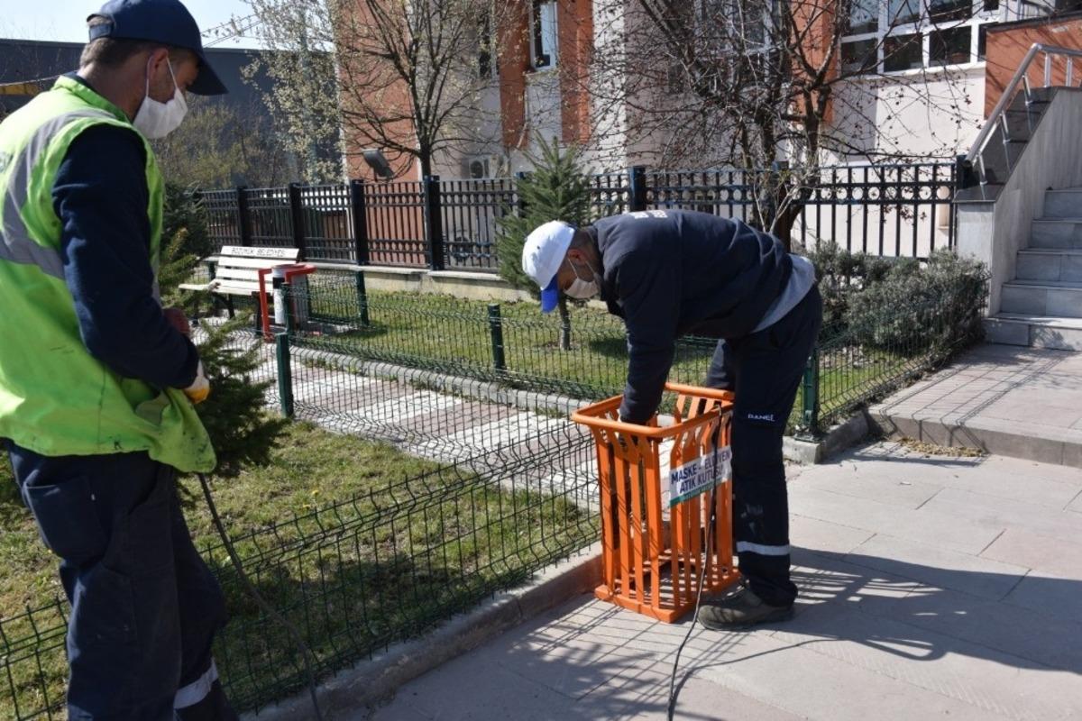 Maske ve eldivenler i&ccedil;in &ouml;zel atık kutusu