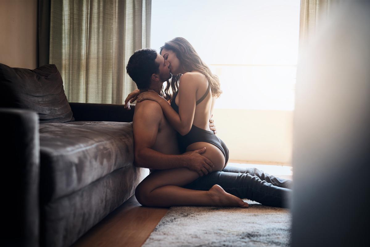 İşte kadınları yatakta mutlu etmenin sırrı! İlk defa duyacaksınız