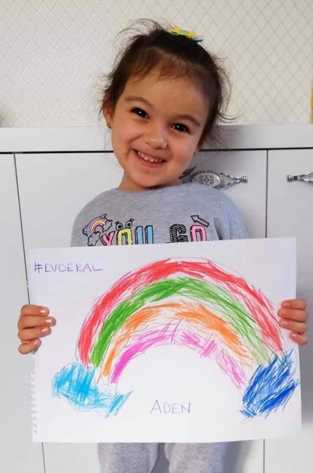 Toroslar Belediyesi&rsquo;nin minik &ouml;ğrencilerinden &rsquo;evde kal&rsquo; &ccedil;ağrısı