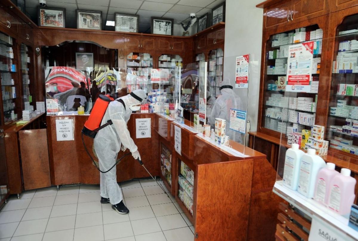 Van&rsquo;daki eczaneler dezenfekte edildi