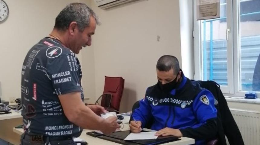 Zabıta kayıp c&uuml;zdanı sahibine ulaştırdı