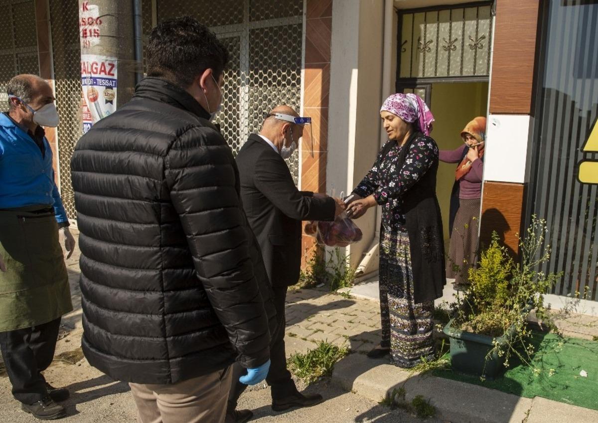 İzmir&rsquo;de &lsquo;Seyyar Pazar&rsquo; d&ouml;nemi başladı