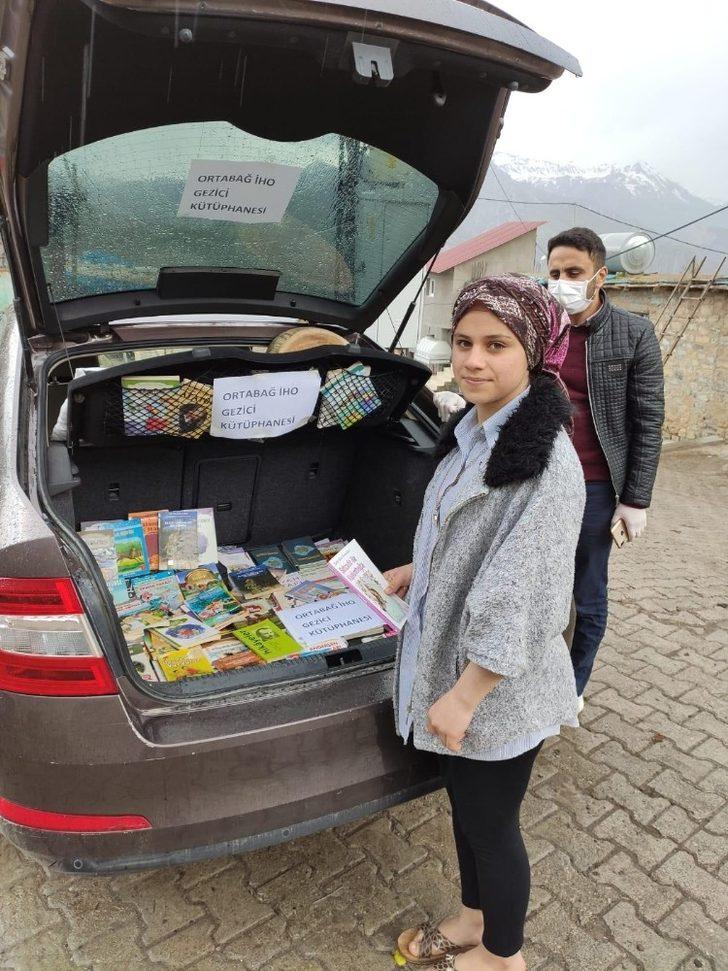 Öğretmenler ev ev dolaşıp öğrencilerine kitap dağıttı G5