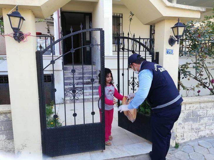 Didim’de zabıtalar sokağa çıkamayanların ihtiyaçlarını karşıladı G1