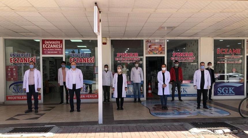 Korona vir&uuml;sten &ouml;len eczacı Adıyaman&rsquo;da anıldı