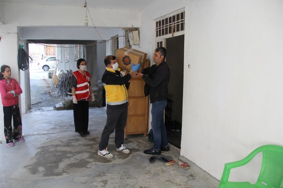 Sokağa &ccedil;ıkma yasağında vatandaşların ihtiyacını vefa ekibi sağladı