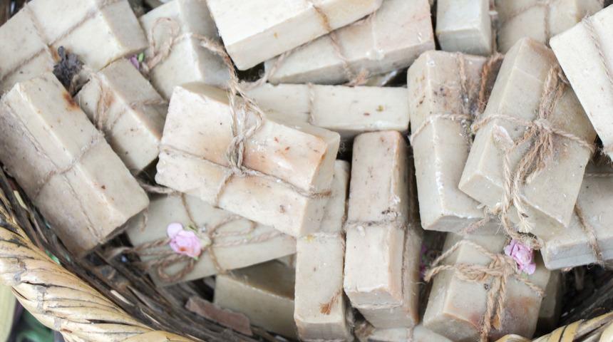 Bu yöntemler dezenfektan yüzünden yıpranan cilde çok iyi geliyor! Gül suyu...