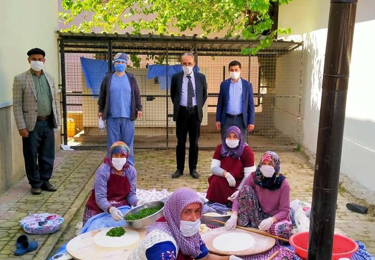 Muhtar sağlık &ccedil;alışanları i&ccedil;in g&ouml;zleme yaptırdı