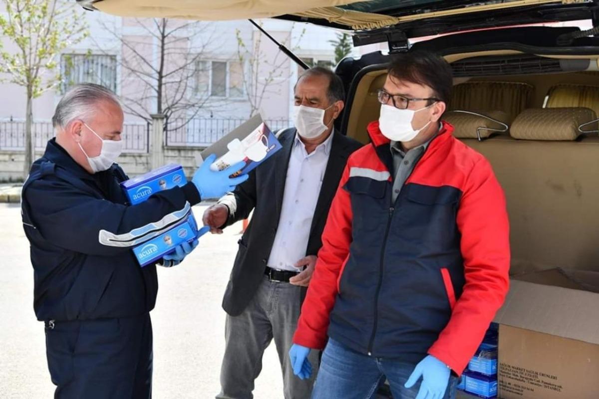 Isparta Valiliği Halk Otob&uuml;slerine Maske Dağıttı