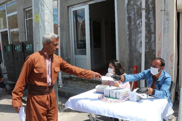 Çukurca Belediyesinden vatandaşlara maske G1