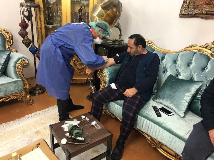 Vefa Sosyal Destek Grubu kronik rahatsızlığı olan vatandaşın yardımına koştu G1