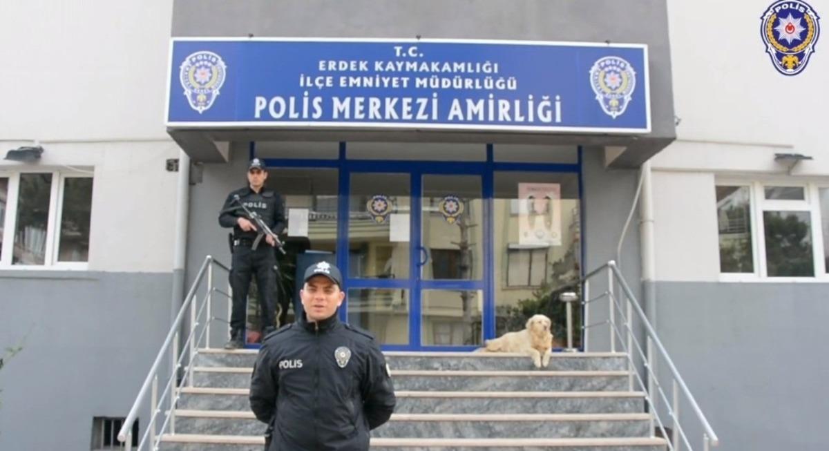 Erdek polisinden &rsquo;Evde Kal&rsquo; klibi