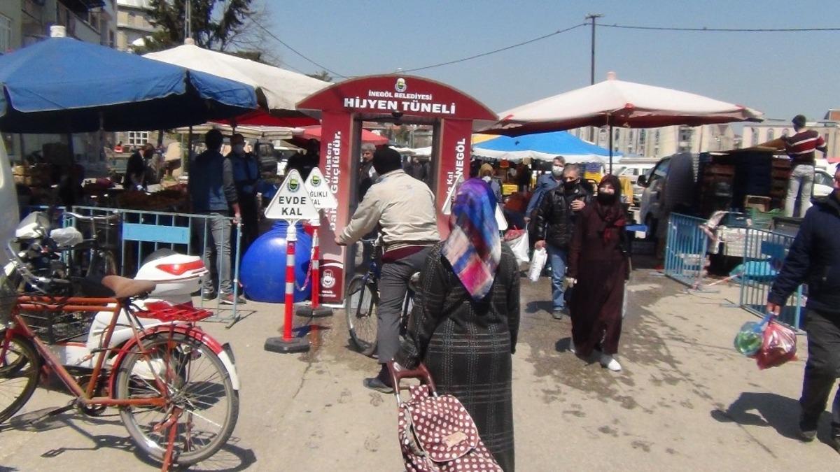 2 g&uuml;nl&uuml;k sokağa &ccedil;ıkma yasağının bitmesiyle vatandaşlar &ccedil;arşı ve pazara akın etti