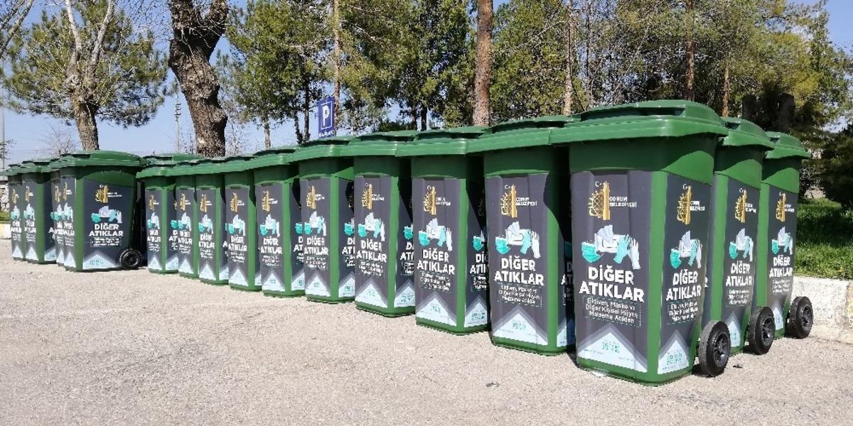 &Ccedil;orum&rsquo;da tek kullanımlık maske ve eldivenler ayrı toplanmaya başlandı