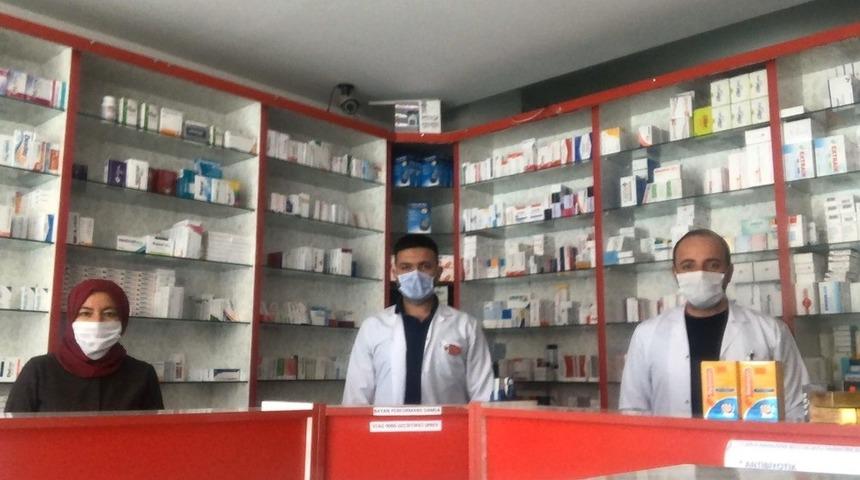 Vefat eden meslektaşları i&ccedil;in saygı duruşunda bulundular