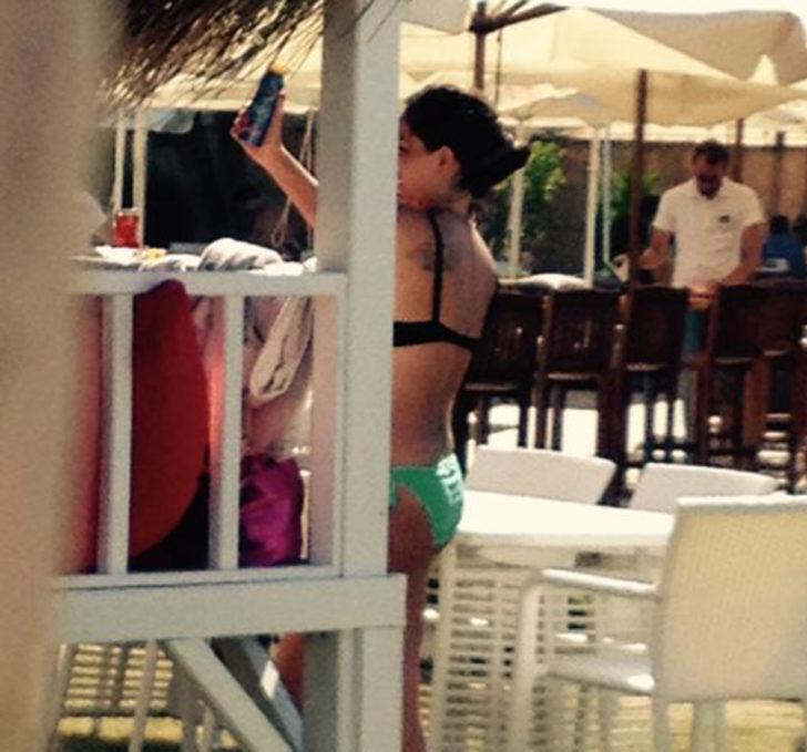 Öykü Gürman yalnız yüzdü G4